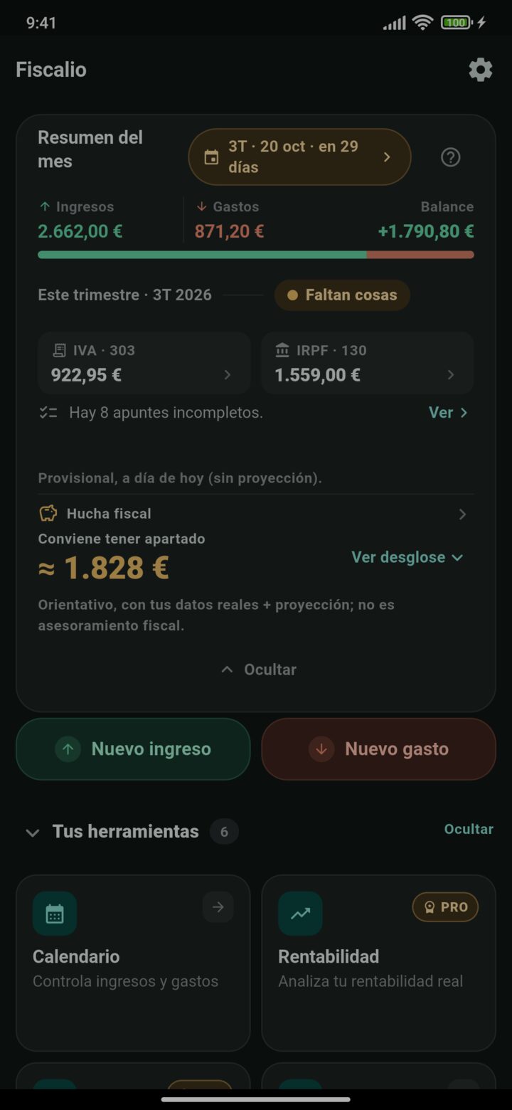 Pantalla de inicio de Fiscalio con el resumen del mes, el IVA y el IRPF del trimestre en curso y la hucha fiscal con lo que conviene apartar.